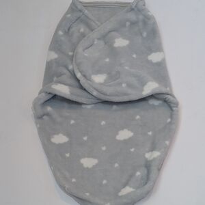 Baby Swaddle, Soft Fleece Material with Cloud Pattern
